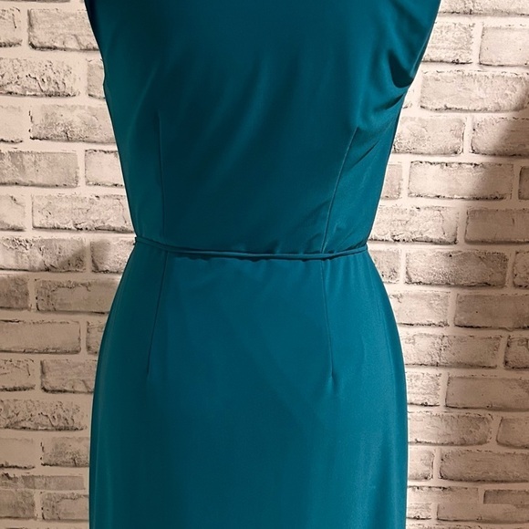 Jones New York Drape Neck dress, tie belt in beautiful jade green​​​​​​​ - Picture 2 of 3